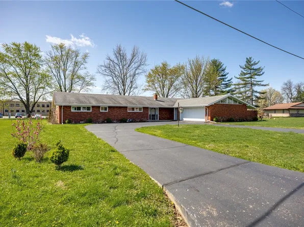 33 Homestead Dr, Newton, IL 62448