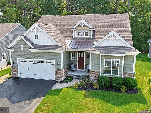 2nd image of 22162 Arbor Cir