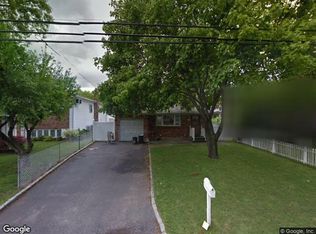 108A Coates Ave N, Holbrook, NY 11741
