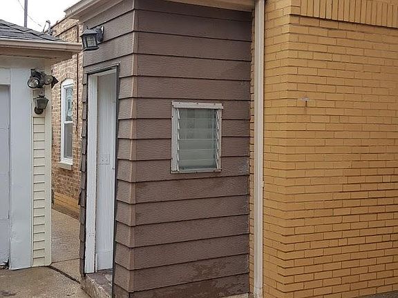 2nd image of 5824 N Miltimore Ave