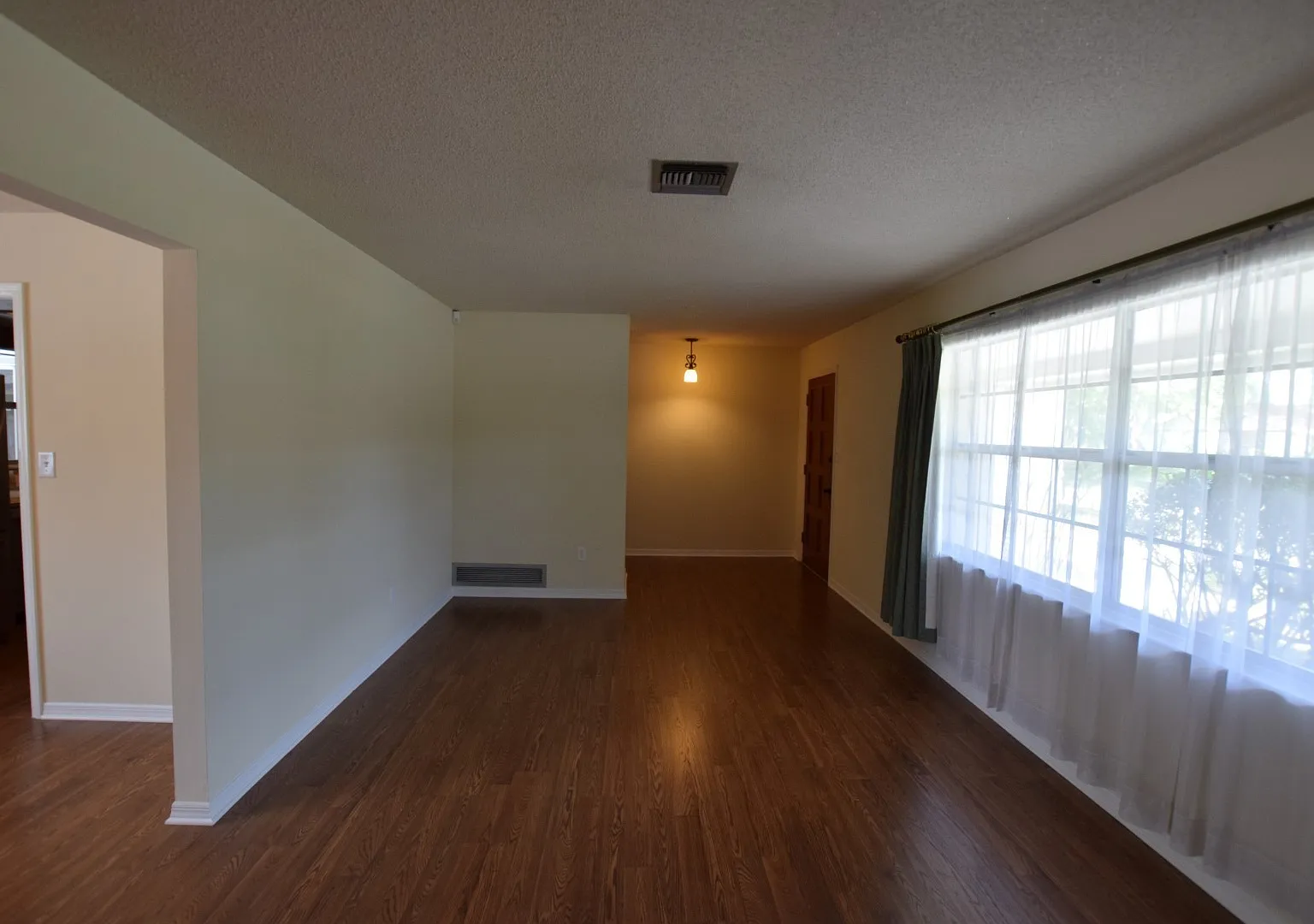 Charming 3 Bed 2 Bath Home for Rent in Winter Park, FL! — Photo 3