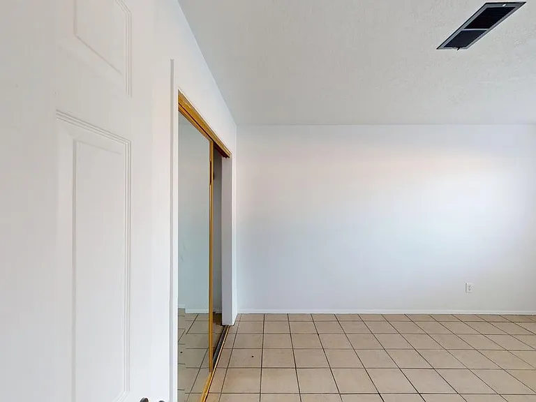 Renovated, Large UNM Area 2 Bed Apt w/ Washer / Dryer and Private Yard — Photo 41