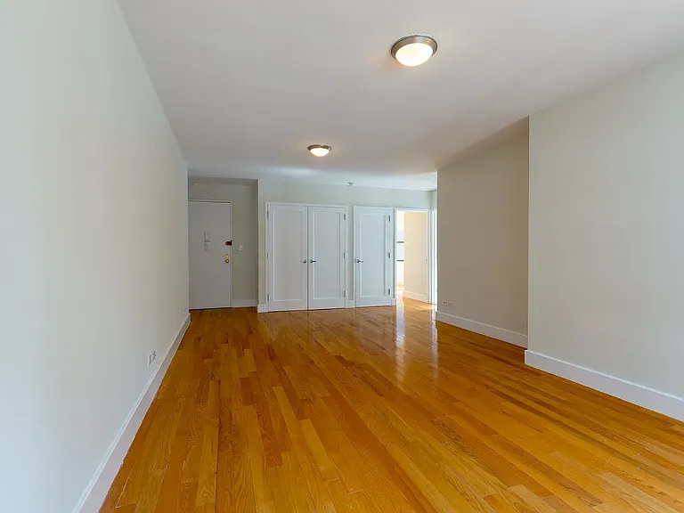 141 E 33rd St #10B — Photo 2