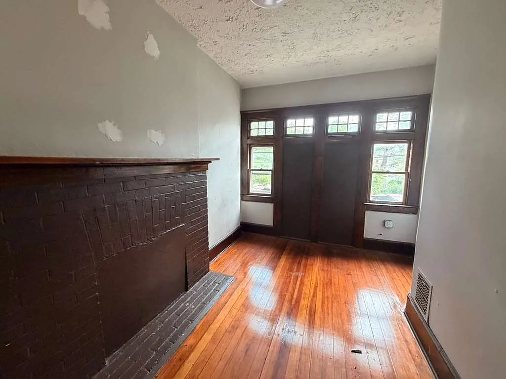 5 bed, $2,250 — Photo 3