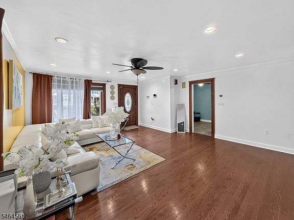 5th image of 615 Lindegar St