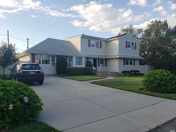 2nd image of 147 Concord St