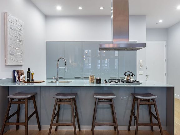 3rd image of 420 W 25th St APT 2G