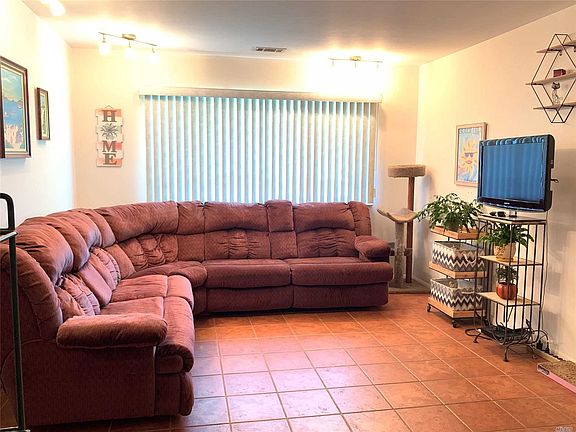 3rd image of 117 Feller Dr