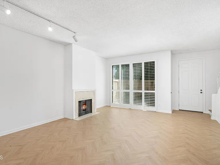 813 N Monterey St #3 — Photo 7