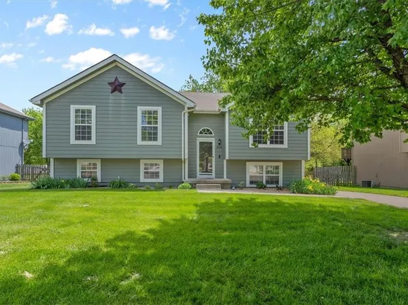 313 S Darrowby Dr, Raymore, MO 64083