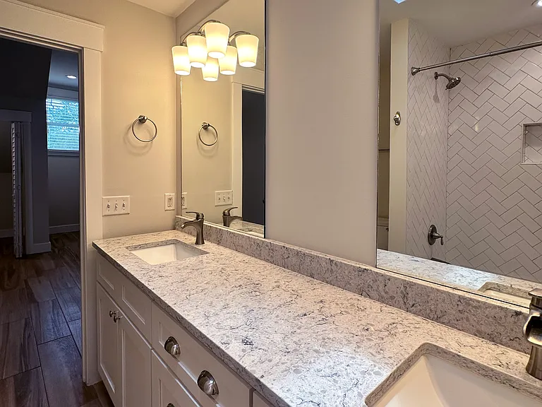 1415 Abercorn St — Photo 32