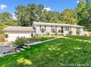 14119 Apple Dr, Fruitport, MI 49415