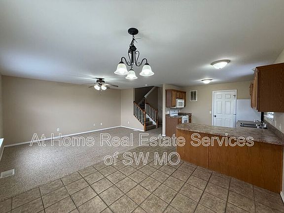 5th image of 2302 W Jonquil Ln