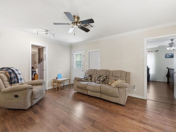 5th image of 307 W Goddard St