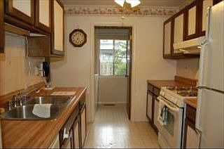 2nd image of 5 Montrose Park Pl