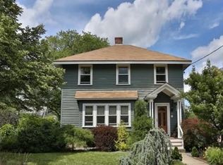 39 Vine St, Reading, MA 01867