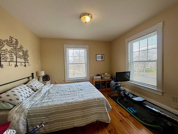 5th image of 237 Water St APT 2L