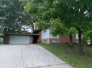 2331 Chatham Rd, Springfield, IL 62704