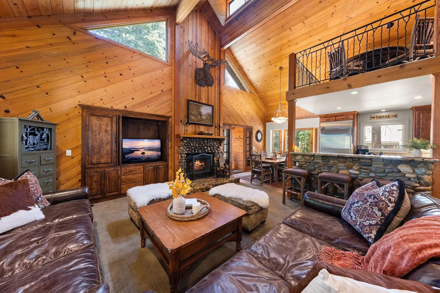 4 bed, 3.0 bath, $11,013 — Photo 1