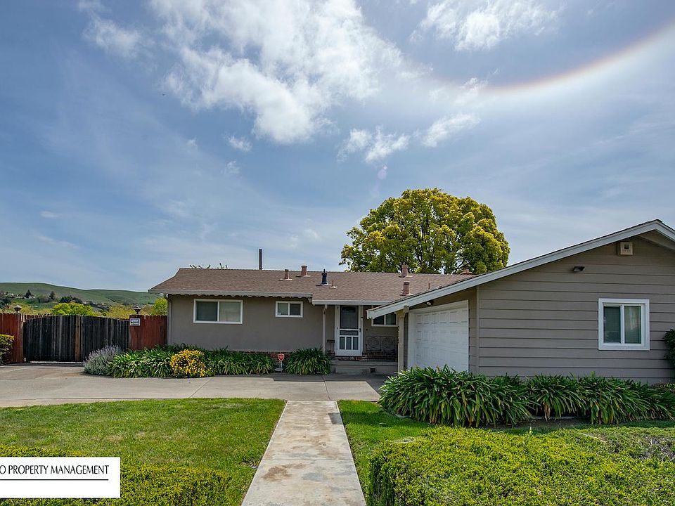 2nd image of 215 Bergwall Way