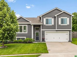 8906 S 68th St, Papillion, NE 68133