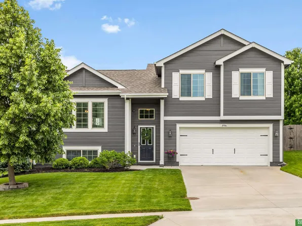 8906 S 68th St, Papillion, NE 68133