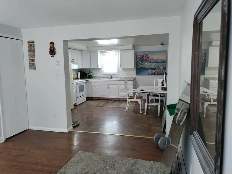 815-819 Ferry St — Photo 10