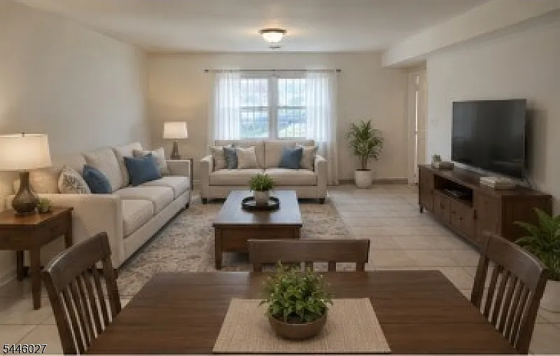 3 bed, 700 sqft, $2,700 — Photo 2