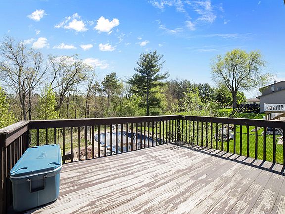 3rd image of 838 Somerset Dr