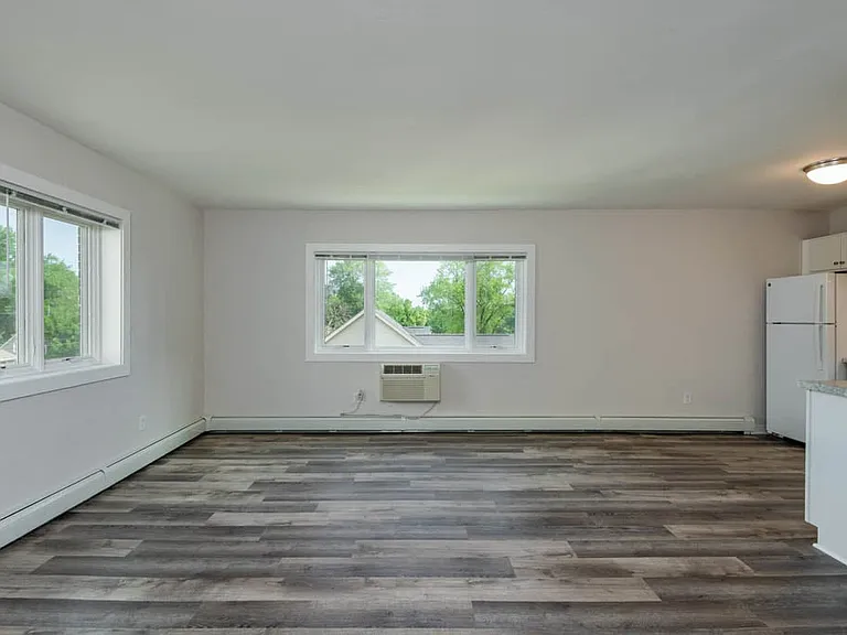 Dolphin Square Apartments — Photo 18