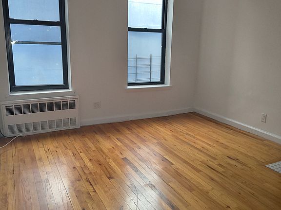 3rd image of 1640 York Ave APT 3D