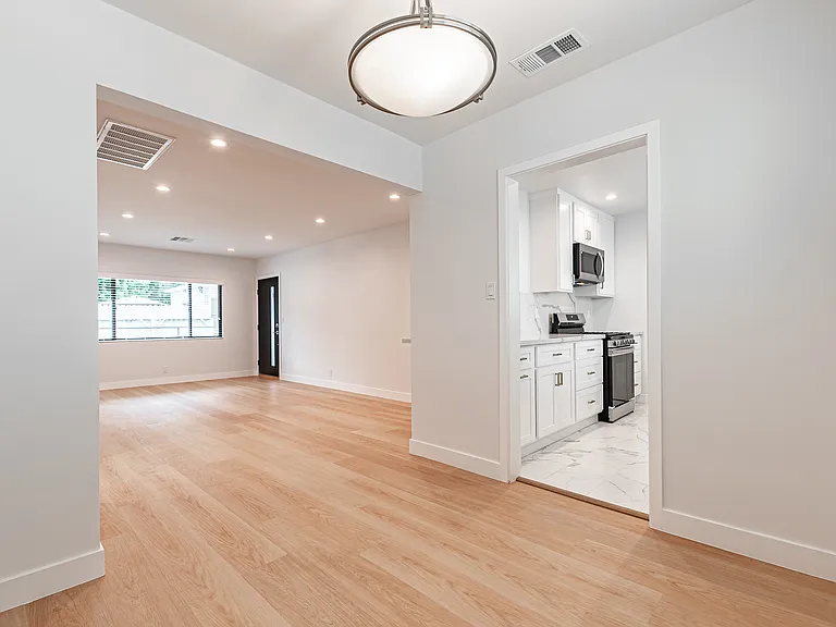 418 N Palm Dr #1 — Photo 4