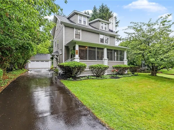 13 Brook Rd, Pittsford, NY 14534