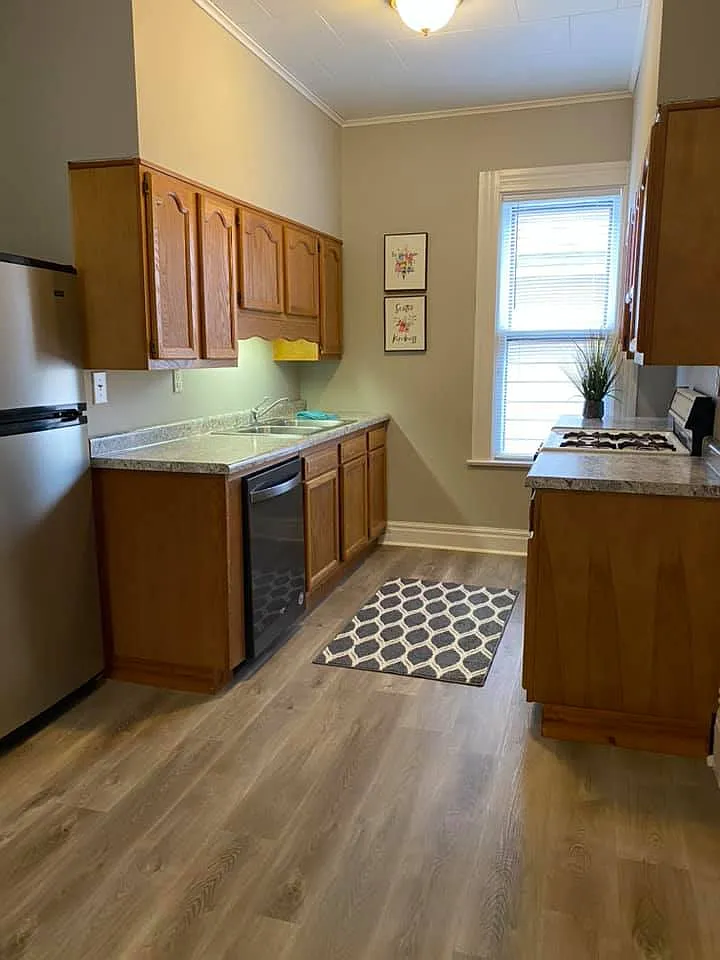 kitchen - 1328 Ferry St #2