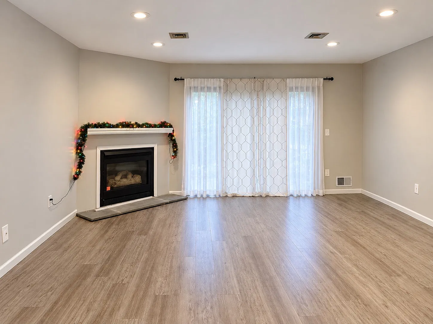 2 bed, 2.5 bath, 1473 sqft, $2,400 — Photo 2