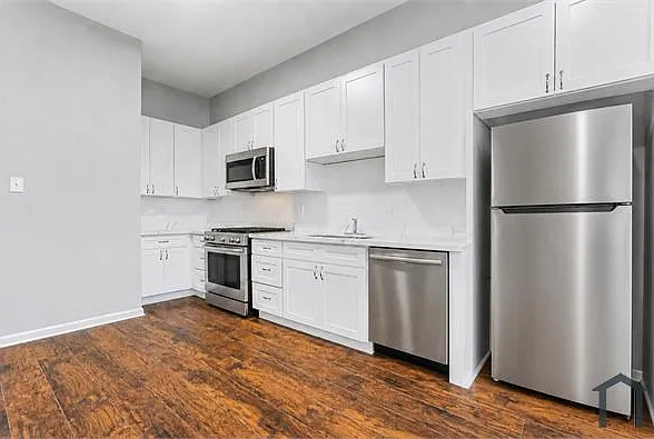 3 bed, 1100 sqft, $1,700 — Photo 3