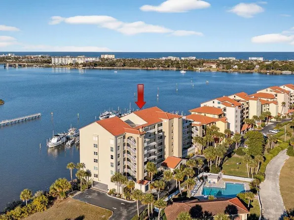 522 Marina Point Dr, Daytona Beach, FL 32114
