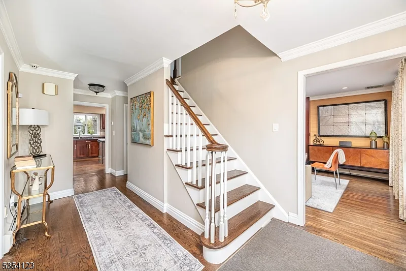 5 bed, 3.0 bath, $7,250 — Photo 3