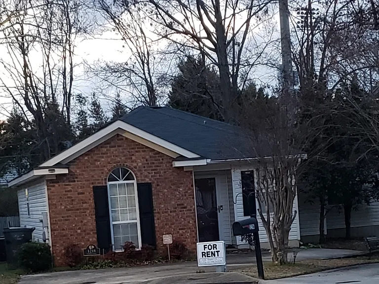 1218 Kendal Ct — Photo 2
