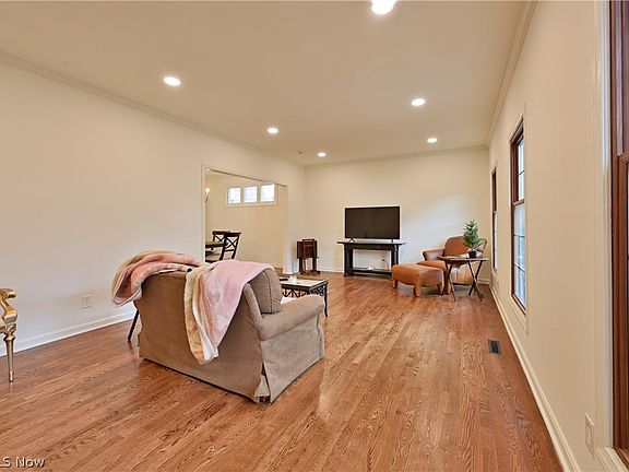 4th image of 260 Saddler Rd