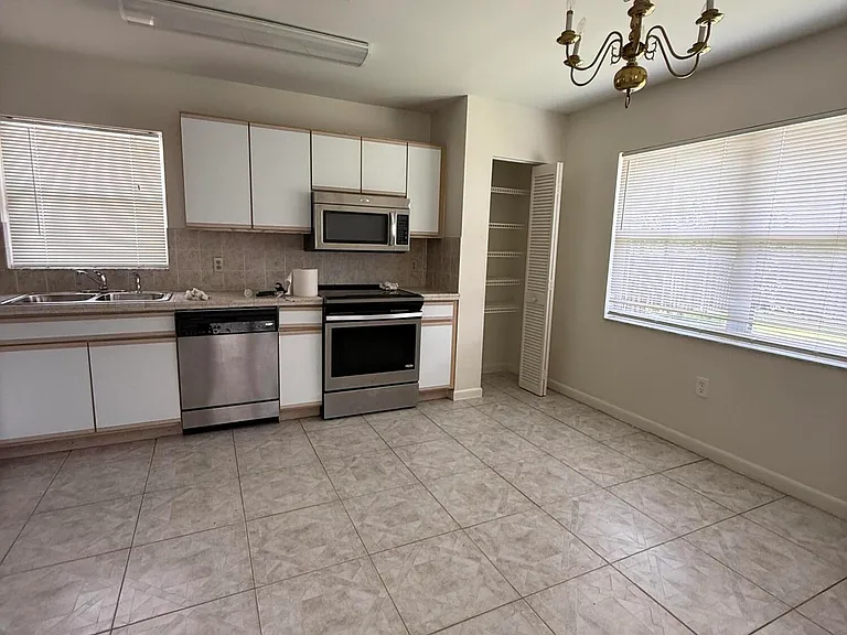 3961 Park Ln #B — Photo 8
