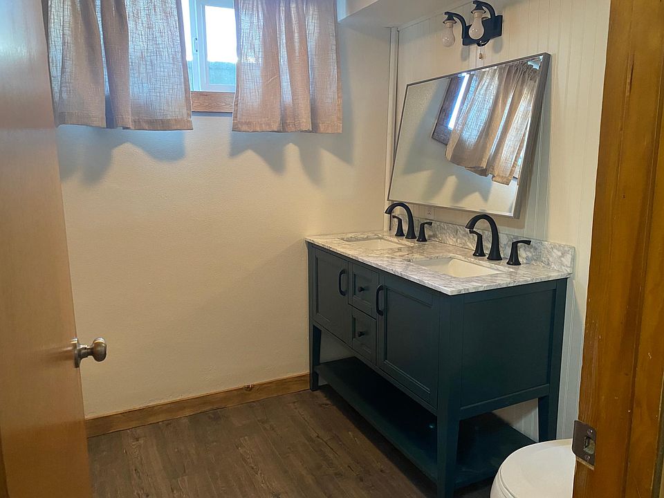 bathroom with bathtub/shower