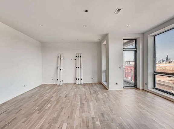 3rd image of 2556 W Armitage Ave #204