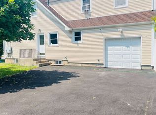 761 Jackson Ave APT 1, Lindenhurst, NY 11757