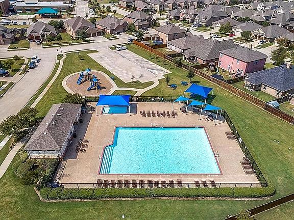 5th image of 2820 Quietwater Dr