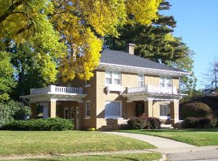 711 E Fellows St, Dixon, IL 61021
