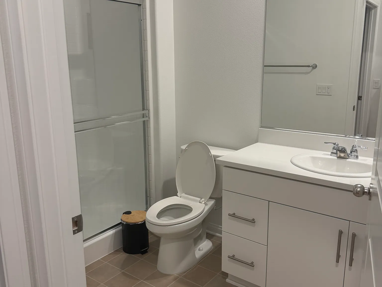 2 bed, 900 sqft, $2,000 — Photo 2