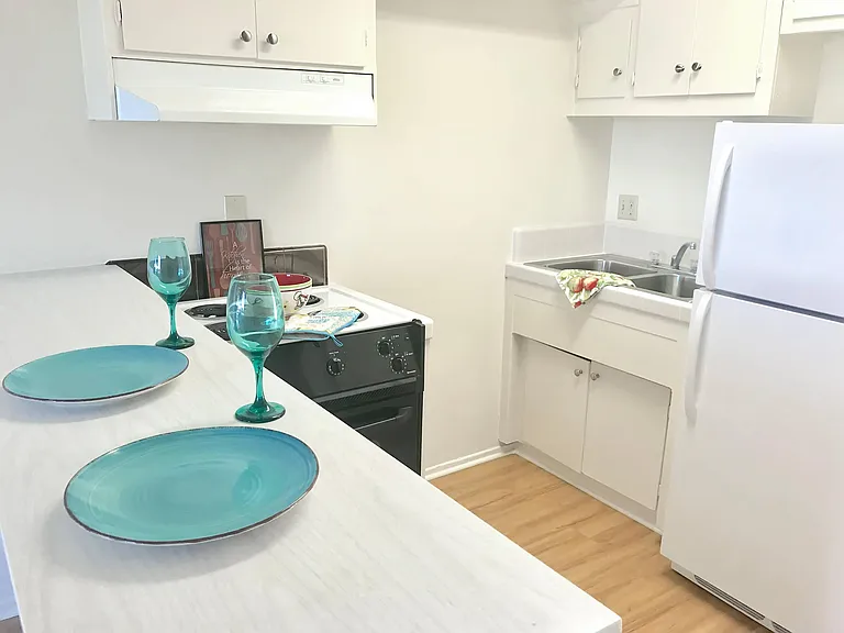 Ocean West Apartments — Photo 19