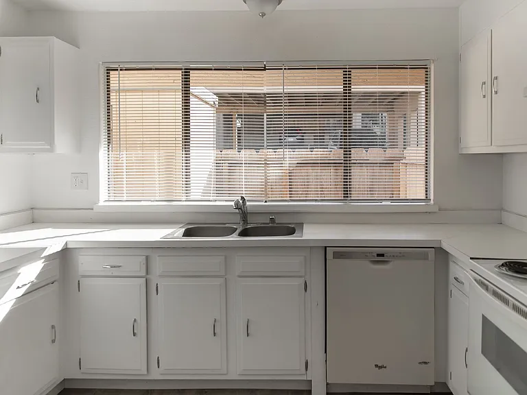 1194 Trinity Ave — Photo 5