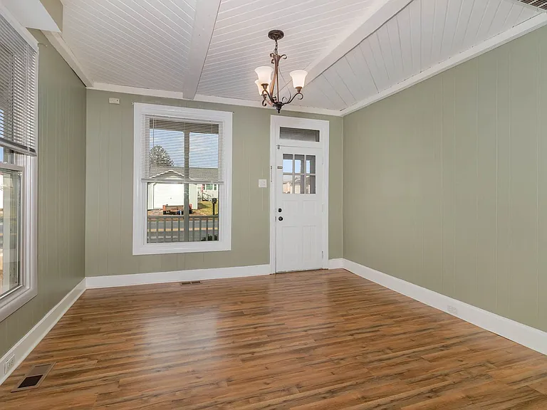 668 Main St — Photo 5
